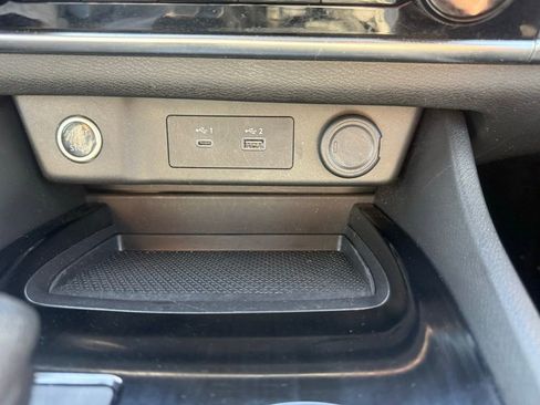 Used 2023 Nissan Rogue S image 23