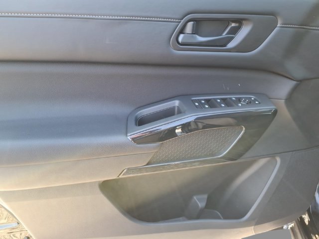 Certified 2025 Nissan Pathfinder SV FWD image 16