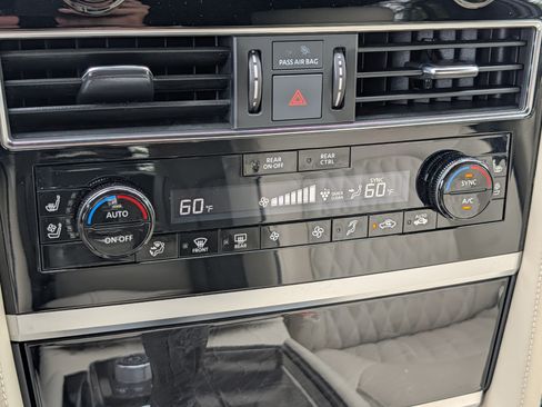 Used 2023 INFINITI QX80 Sensory w/ All-Season Package AWD/4WD image 23