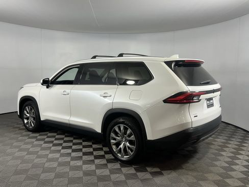 Used 2024 Toyota Grand Highlander Limited image 10