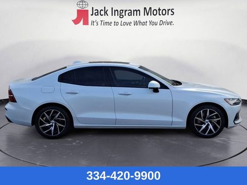 Used 2020 Volvo S60 T5 Momentum image 6