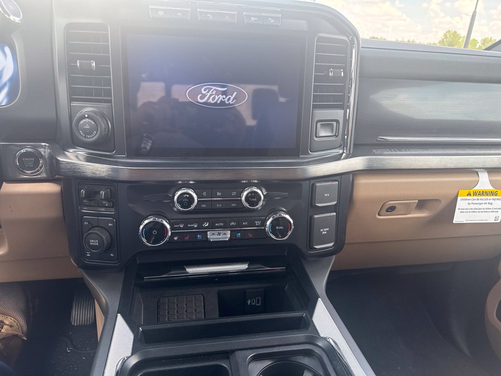 Used 2024 Ford F250 Lariat w/ Lariat Ultimate Package AWD/4WD image 13