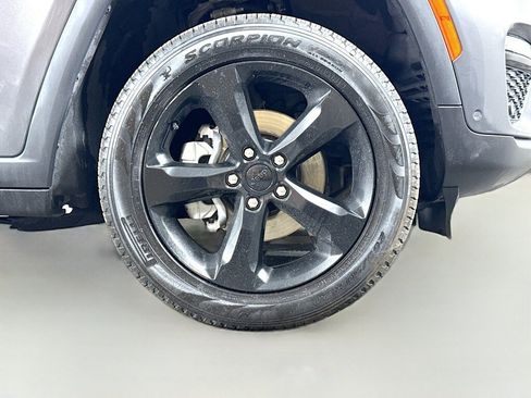 Used 2025 Jeep Grand Cherokee Limited w/ Luxury Tech Group II RWD image 46