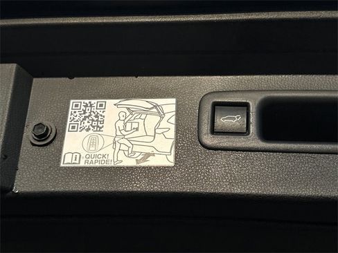 Used 2024 Toyota Highlander XLE image 7