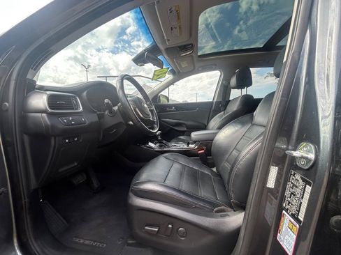 Used 2020 Kia Sorento EX image 12