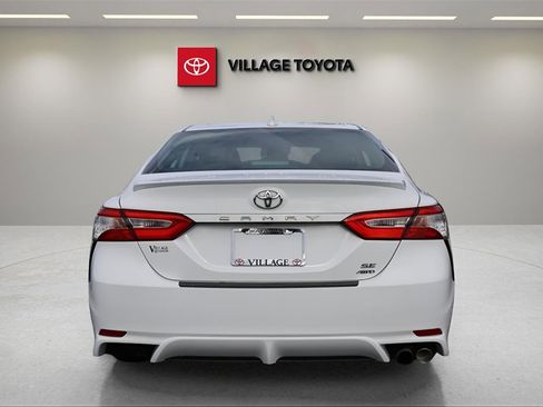 Certified 2020 Toyota Camry SE image 4