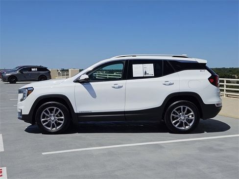 Used 2024 GMC Terrain SLT image 4