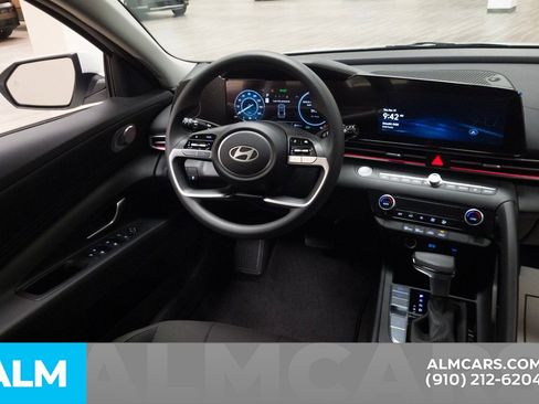 Certified 2024 Hyundai Elantra Blue image 23