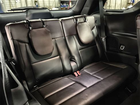 Used 2023 Ford Explorer Platinum w/ Technology Package image 31