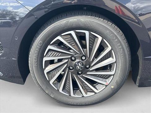 New 2025 Hyundai Sonata Limited image 10