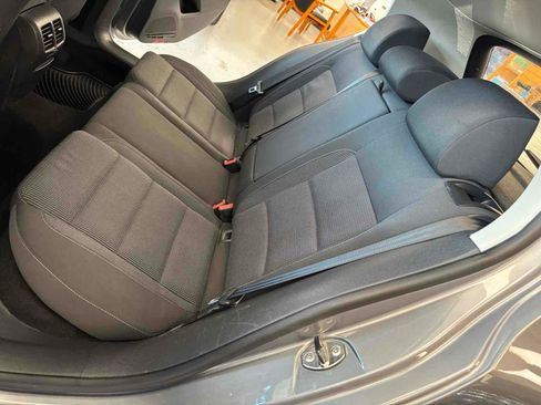 Used 2011 Volkswagen Golf 4-Door image 22