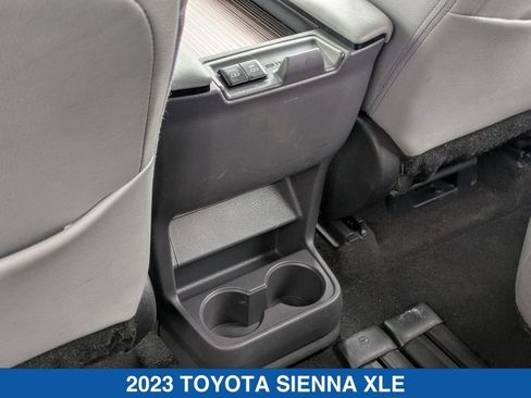 Used 2023 Toyota Sienna XLE image 33