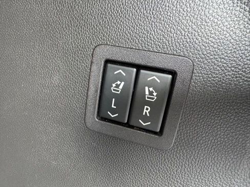 Used 2022 Buick Enclave Avenir w/ Avenir Technology Package image 29