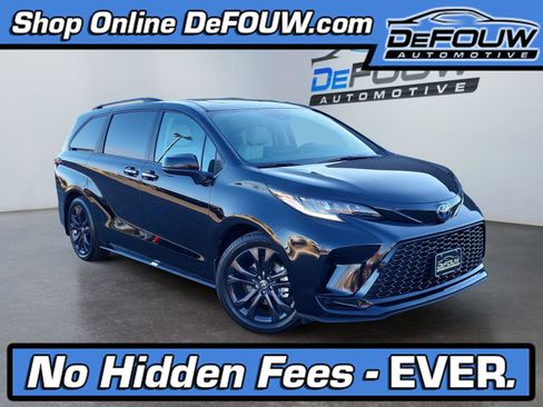 Used 2025 Toyota Sienna XSE image 1