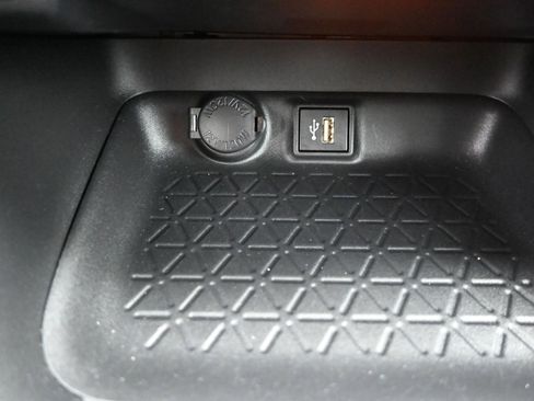 Used 2023 Toyota RAV4 SE image 19