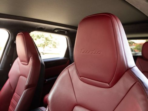 Certified 2023 Porsche Cayenne Turbo AWD/4WD image 23
