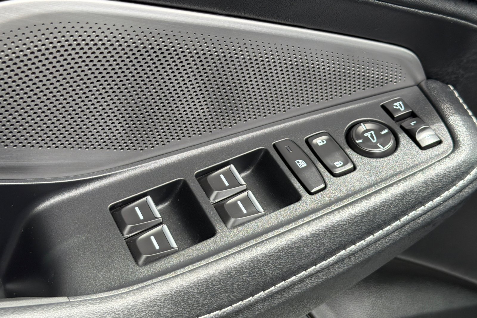 Used 2026 Acura MDX w/ Technology Package FWD image 12