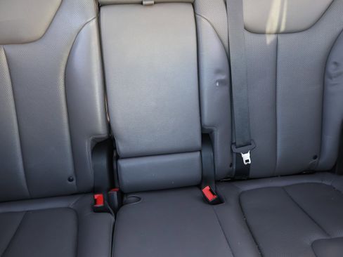 Used 2020 Hyundai Santa Fe Limited image 11