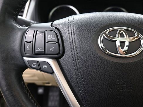 Used 2015 Toyota Highlander Limited image 2