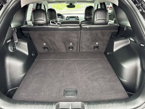 Used 2019 Jeep Cherokee Limited w/ Technology Group image 8