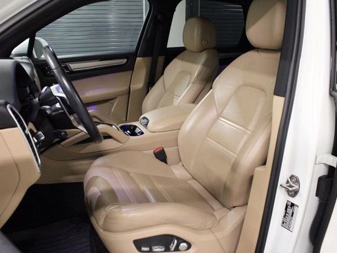 Certified 2019 Porsche Cayenne E-Hybrid image 5