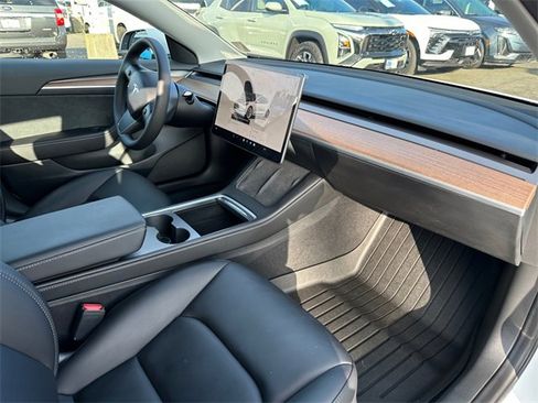 Used 2023 Tesla Model 3 Standard Range image 37
