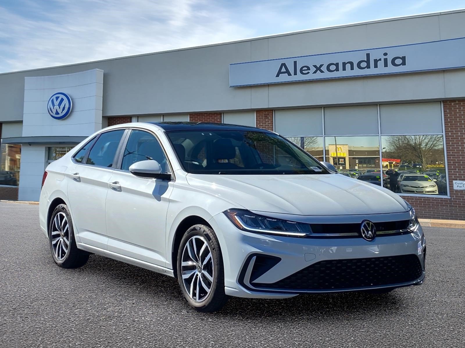 Certified 2025 Volkswagen Jetta SE w/ Sunroof Package FWD image 1