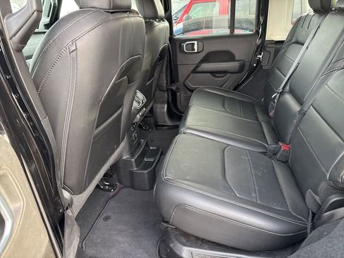 Used 2023 Jeep Wrangler Unlimited Sahara w/ Cold Weather Group image 9