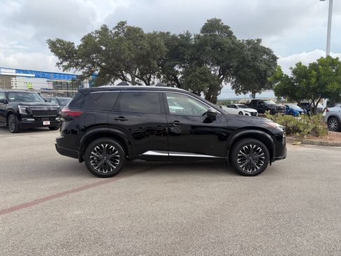Used 2025 Nissan Rogue Platinum w/ Platinum Premium Package FWD image 4