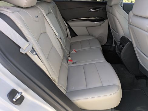 Used 2021 Cadillac XT4 Premium Luxury image 13