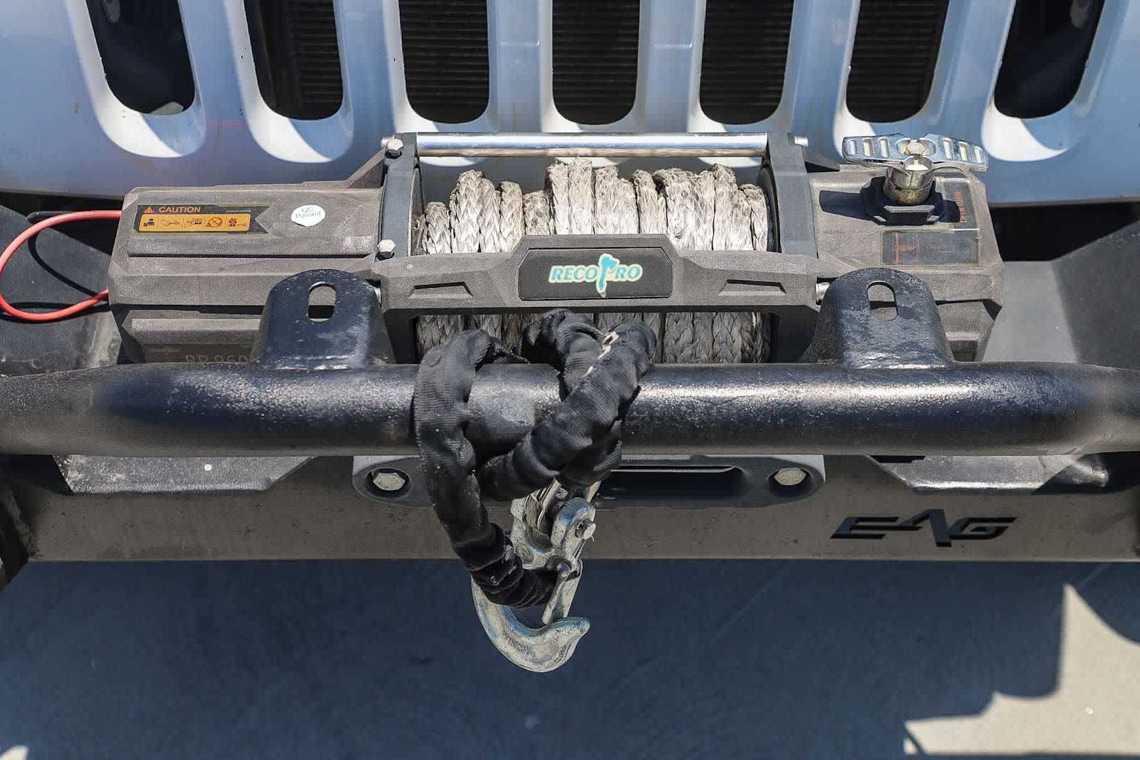 Used 2017 Jeep Wrangler Unlimited Sahara w/ Connectivity Group AWD/4WD image 8