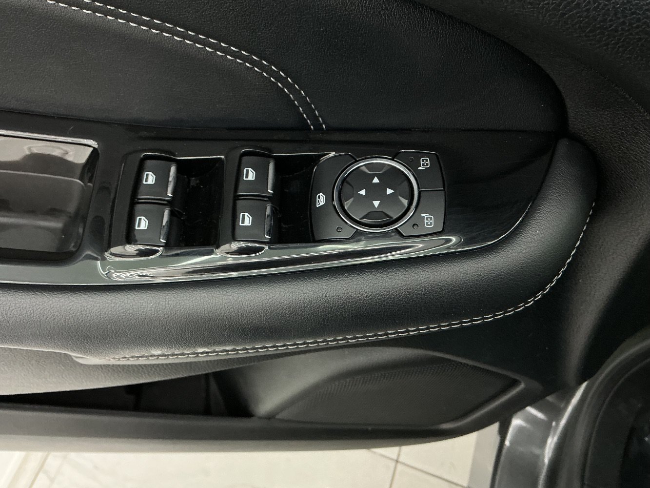 Used 2018 Ford Edge Titanium w/ Technology Package FWD image 37