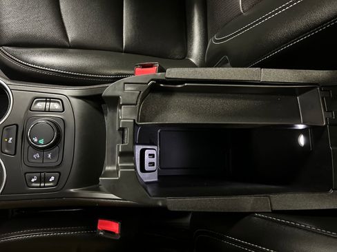 Used 2022 GMC Terrain SLT w/ Infotainment Package II image 21