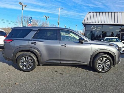 Used 2025 Nissan Pathfinder S image 7