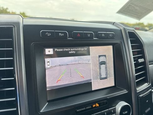 Used 2019 Ford Expedition Platinum image 16