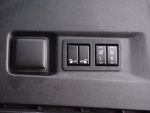 Used 2022 Chevrolet Tahoe High Country AWD/4WD image 23