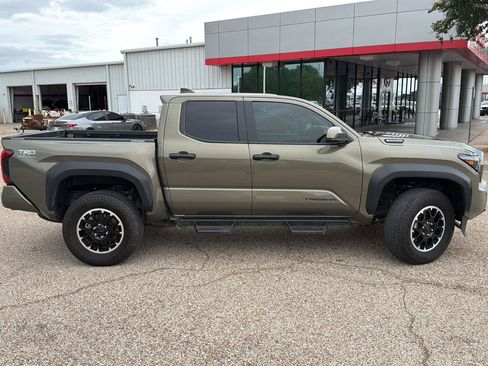 Used 2025 Toyota Tacoma TRD Off-Road AWD/4WD image 2