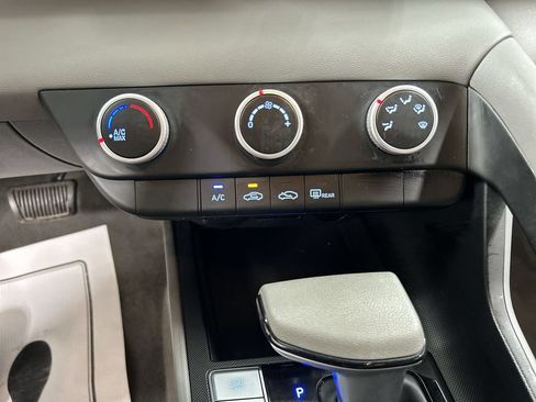 Used 2025 Hyundai Elantra SE FWD image 16