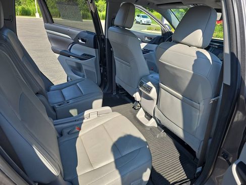 Used 2018 Toyota Highlander Limited Platinum AWD/4WD image 14