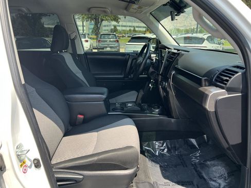 Used 2019 Toyota 4Runner SR5 AWD/4WD image 17