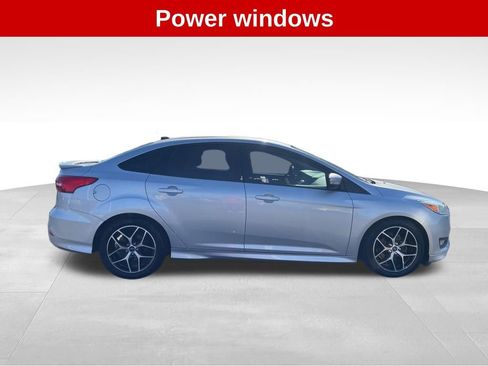 Used 2015 Ford Focus SE w/ SE Sport Package image 7