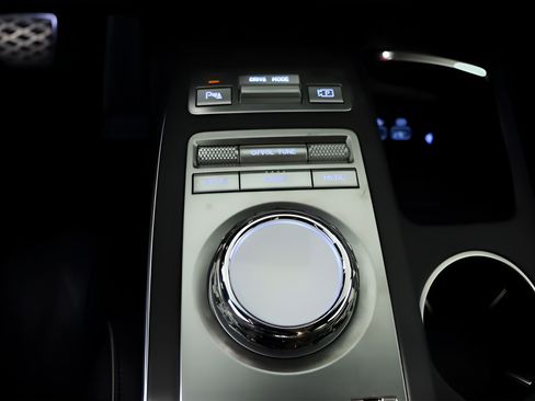 Used 2025 Genesis GV70 3.5T Sport w/ Sport Prestige Package AWD/4WD image 32