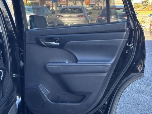 Used 2023 Toyota Highlander XLE image 15