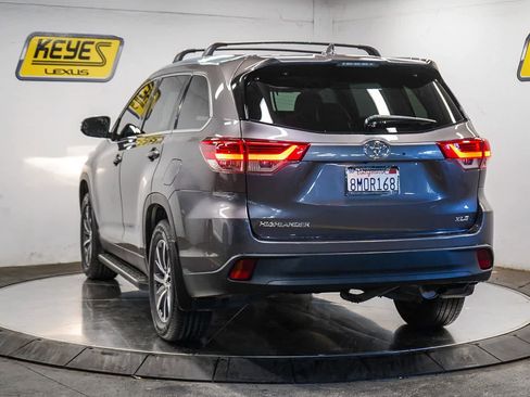 Used 2019 Toyota Highlander XLE image 2