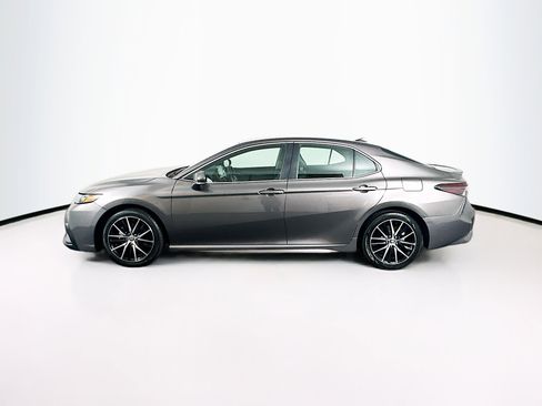 Used 2024 Toyota Camry SE image 4
