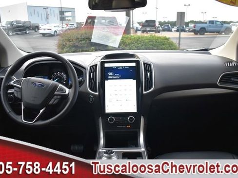 Used 2024 Ford Edge SEL image 3
