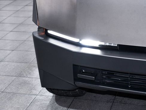 Used 2025 Tesla Cybertruck AWD Crew Cab image 71