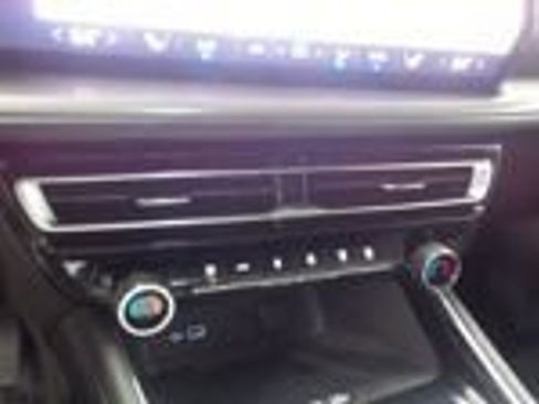 Used 2026 Chevrolet Traverse LT FWD image 14