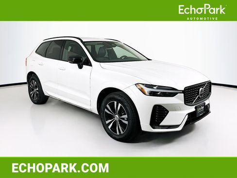 Used 2025 Volvo XC60 B5 Core image 1