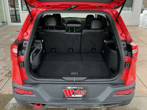 Used 2017 Jeep Cherokee Trailhawk w/ Cold Weather Group image 24